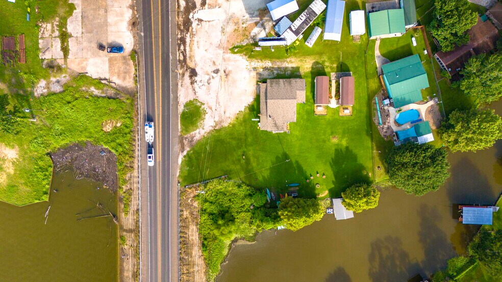 More Photos Of 13050 U.S. 190 hwy, Onalaska Freestanding For Sale