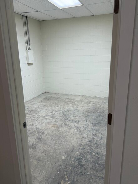 More Photos Of 1166 Butternut St, Abilene Flex For Lease