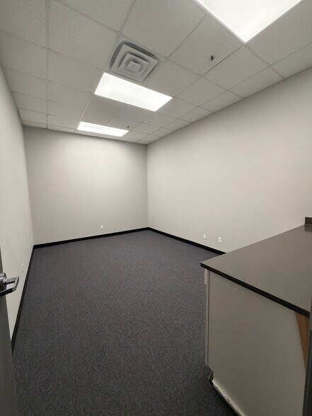 More Photos Of 2810 W Pioneer Pky, Dalworthington Gardens Industrial For Lease
