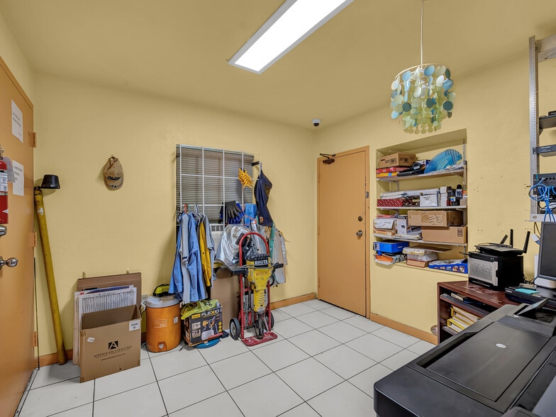 More Photos Of 660 Miller Dr, Miami Springs Research And Development For Sale