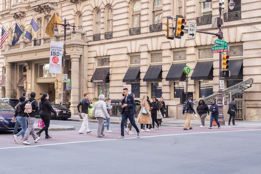 More Photos Of 200 S Broad St, Philadelphia Office For Lease