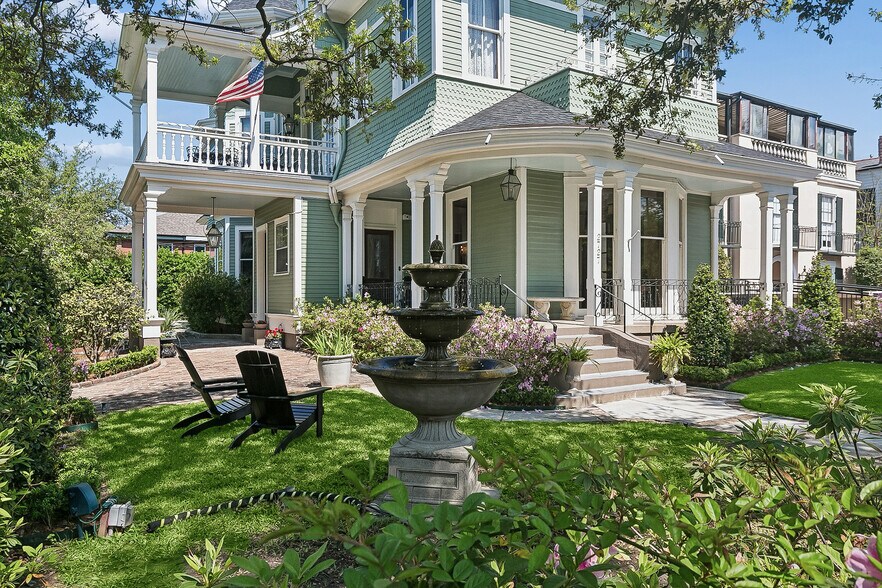 More Photos Of 2727 Saint Charles Ave, New Orleans General Retail For Sale