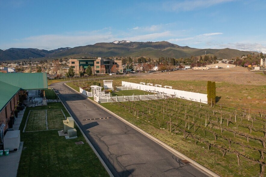 More Photos Of 1 Vineyard Way, Wenatchee Specialty For Sale