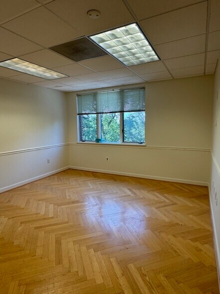 More Photos Of 6408 Seven Corners Pl, Falls Church Office For Sale