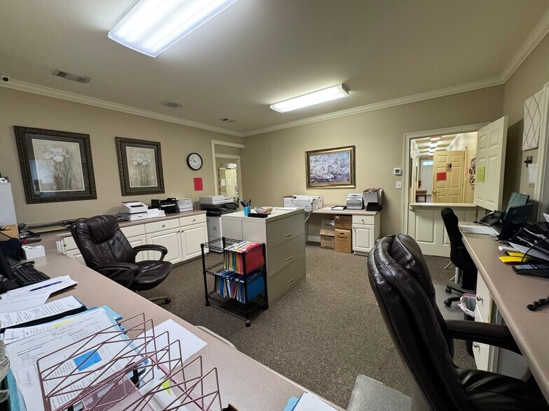 More Photos Of 1001 Fernwood Dr, Milledgeville Medical For Sale