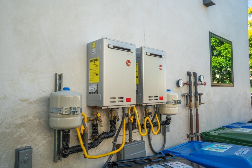 More Photos Of 528 Westminster Ave, Venice Apartments For Sale