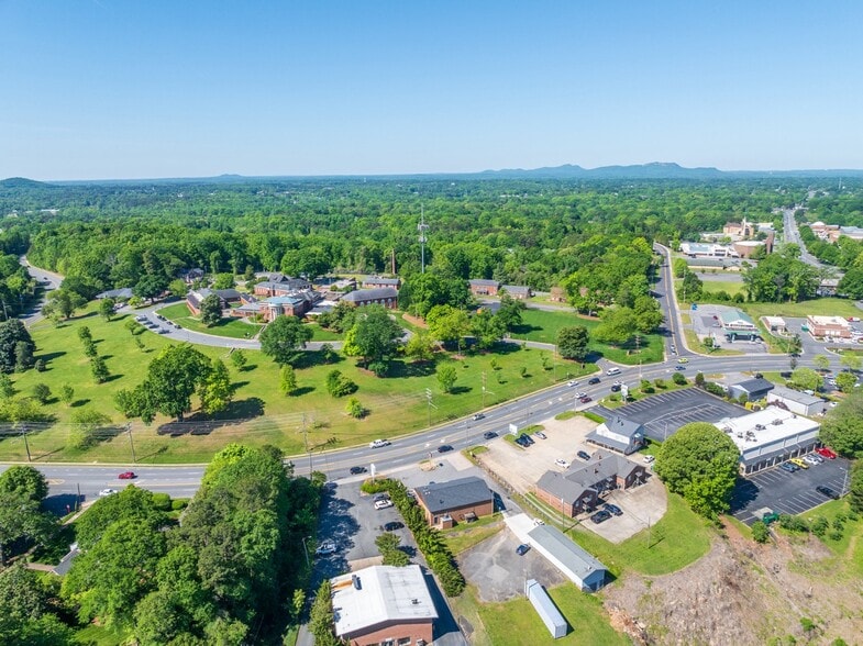 More Photos Of 998-1002 S New Hope Rd, Gastonia General Retail For Lease