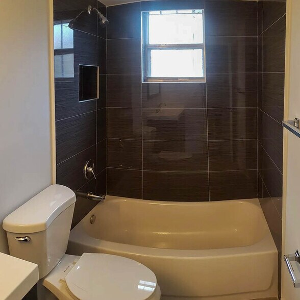 More Photos Of 945 SW 4th St, Miami Apartments For Sale