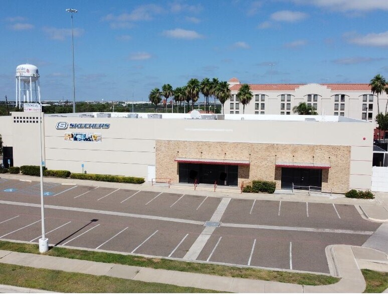 More Photos Of 7901 San Dario Ave, Laredo General Retail For Lease