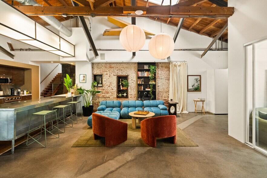 More Photos Of 120 Mildred Ave, Venice Loft Creative Space For Sale