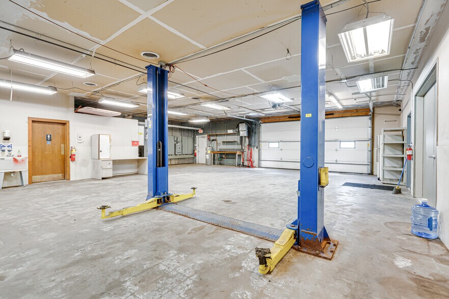 More Photos Of W7293 US Highway 10 114, Menasha Auto Dealership For Sale