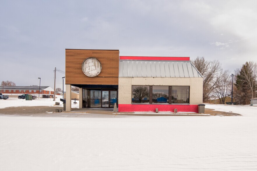 More Photos Of 2209 Circle Dr W, Spirit Lake Fast Food For Lease
