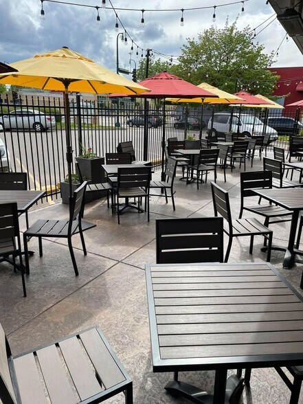 More Photos Of 3900-3904 E Lake St, Minneapolis Restaurant For Sale