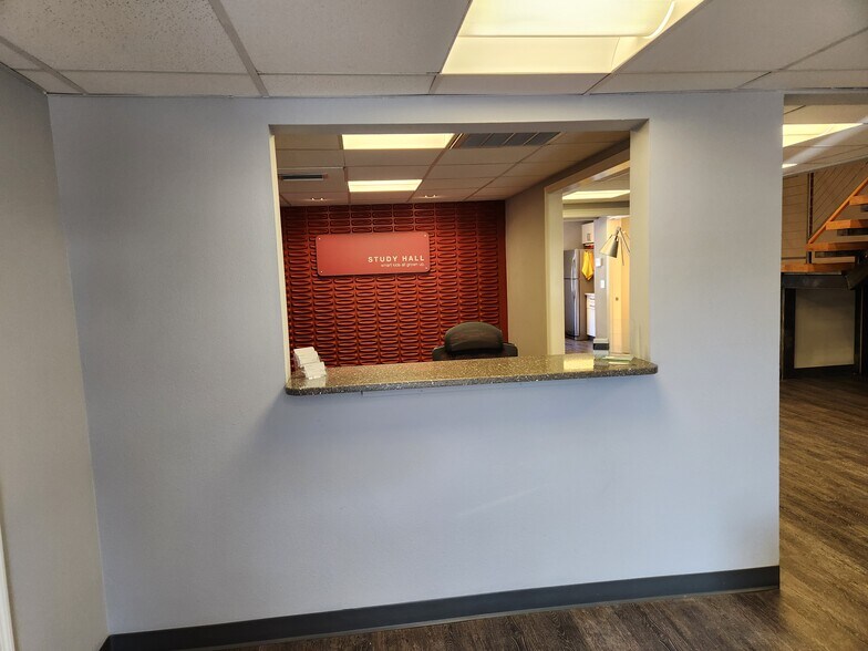 More Photos Of 4409 W El Prado Blvd, Tampa Office For Sale