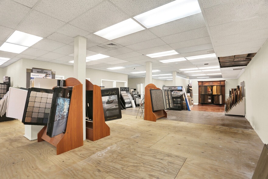 More Photos Of 1915 Lenox St, Harrisburg General Retail For Sale