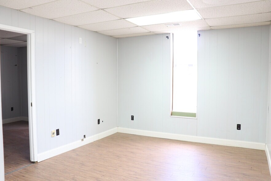 More Photos Of 400 Chestnut St NW, Hartselle Office For Sale