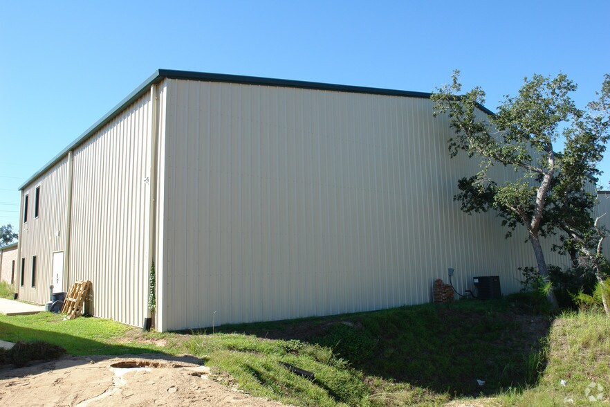 More Photos Of 2990 Gulf Breeze Pky, Gulf Breeze Medical For Lease