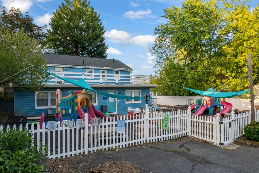 More Photos Of 248 Loudoun St SW, Leesburg Daycare Center For Lease