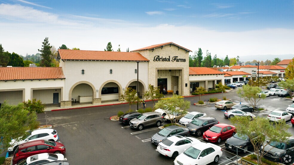 More Photos Of 23331-23391 Mulholland Dr, Woodland Hills General Retail For Lease