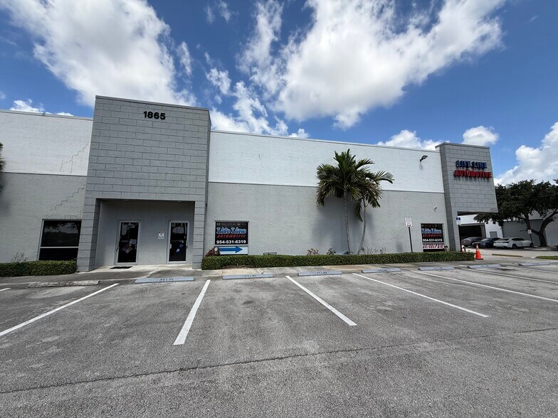 Primary Photo Of 1865 S Powerline Rd, Deerfield Beach Service For Lease