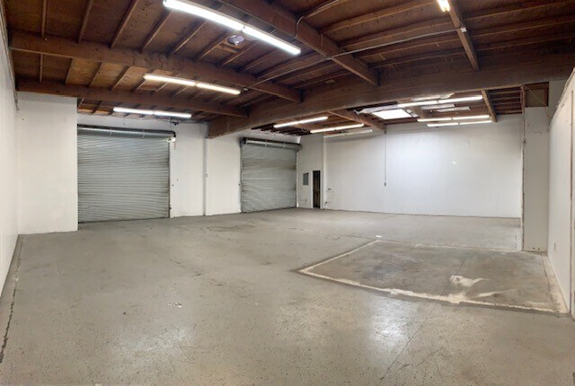 More Photos Of 11020-11040 Mercantile Ave, Stanton Warehouse For Lease