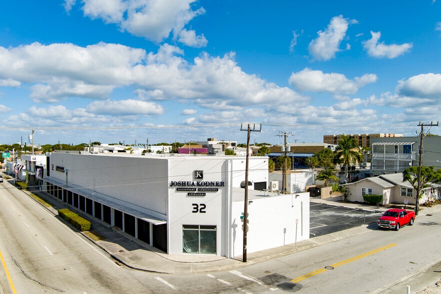 Primary Photo Of 32 S Dixie Hwy, Lake Worth Freestanding For Lease