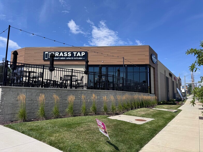 More Photos Of 9091 Olive Blvd, Olivette Storefront For Lease