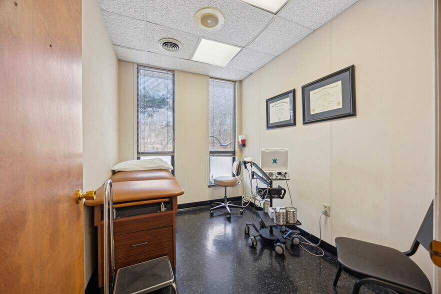 More Photos Of 1569 Medical Dr, Pottstown Office For Lease