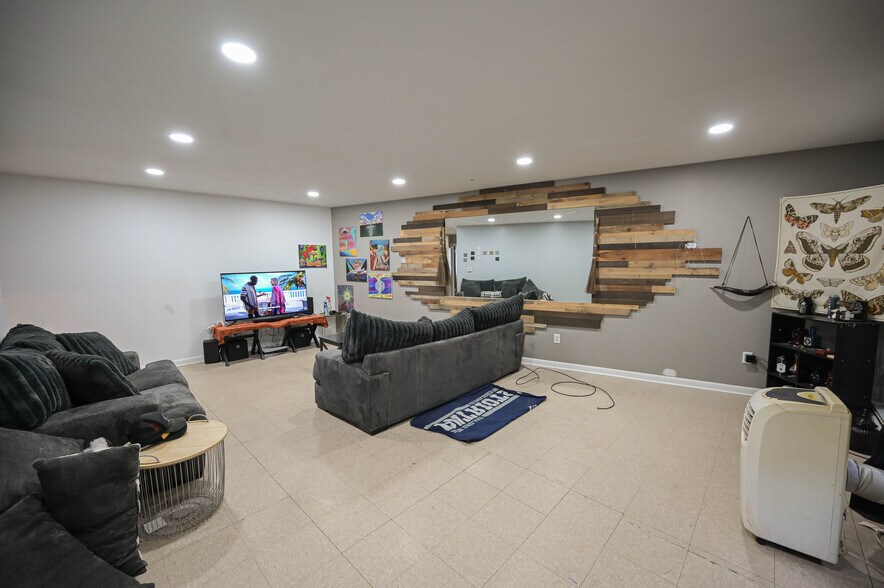 More Photos Of 704 Utica St, Oriskany Specialty For Sale