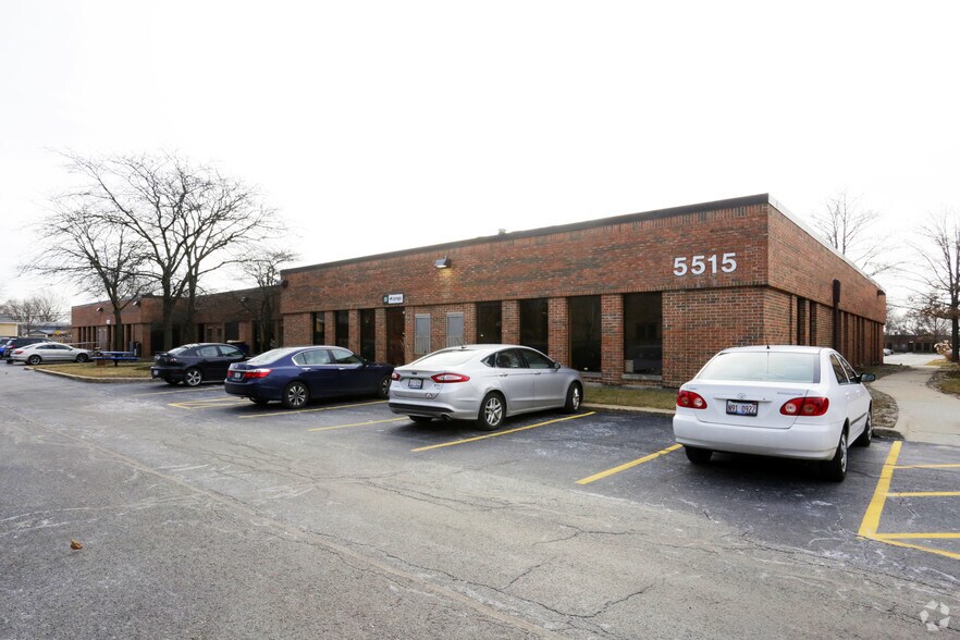 More Photos Of 5515 N Cumberland Ave, Chicago Office For Lease