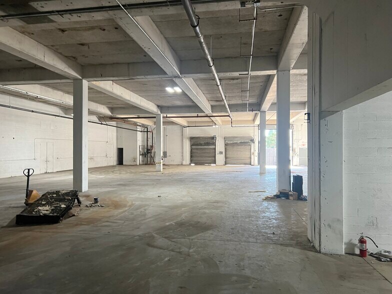 More Photos Of 1330 W Pico Blvd, Los Angeles Warehouse For Lease