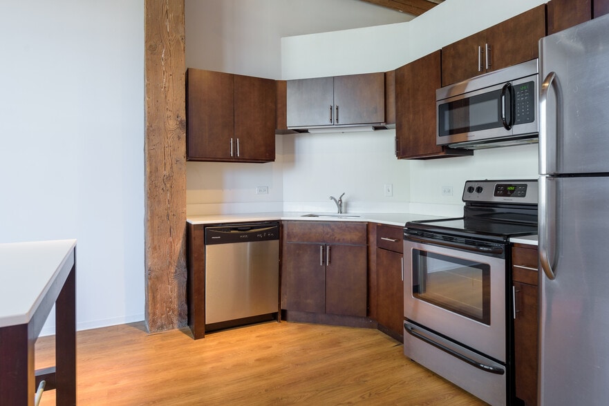 More Photos Of 2100-2114 S Indiana Ave, Chicago Apartments For Sale