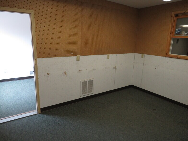 More Photos Of 264-272 S Front St, Braidwood Freestanding For Lease