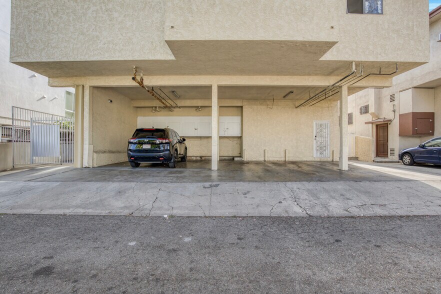 More Photos Of 1133 S Spaulding Ave, Los Angeles Apartments For Sale