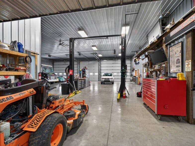 More Photos Of 15306 Covington Rd, Fort Wayne Flex For Sale