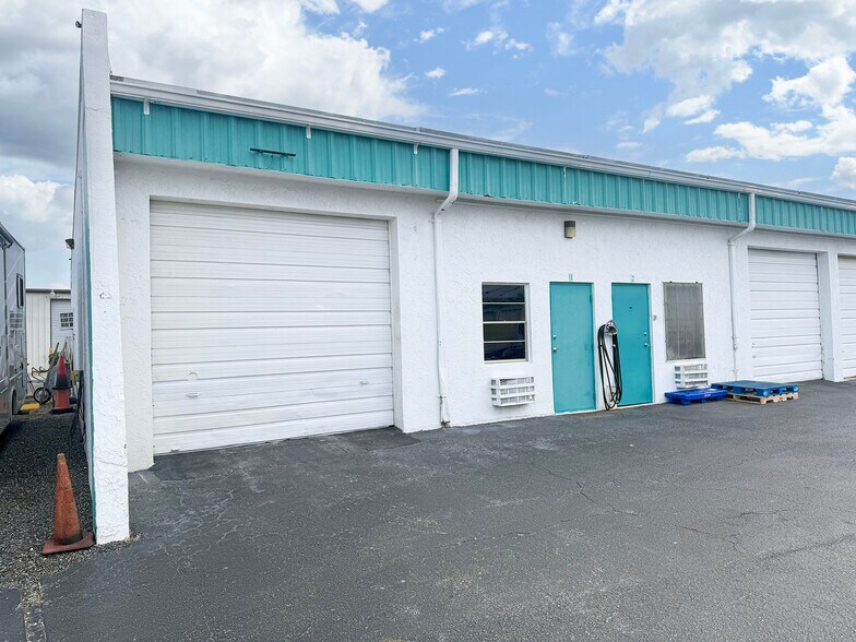 More Photos Of 900-920 NE Industrial Blvd, Jensen Beach Light Manufacturing For Lease