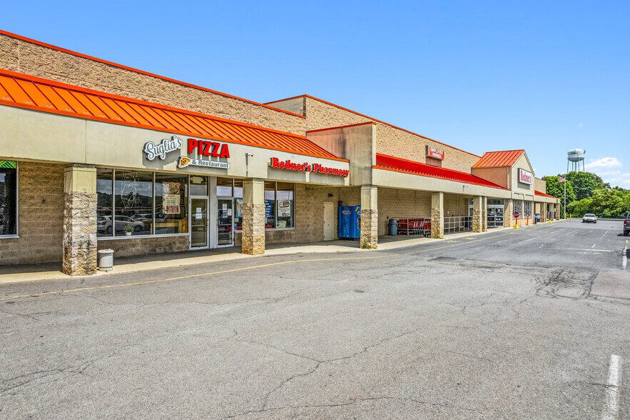 More Photos Of 12 Gold Star Plz, Shenandoah Unknown For Lease