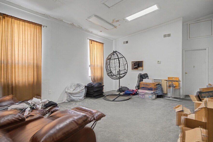 More Photos Of 688 Route 17K, Montgomery Warehouse For Lease