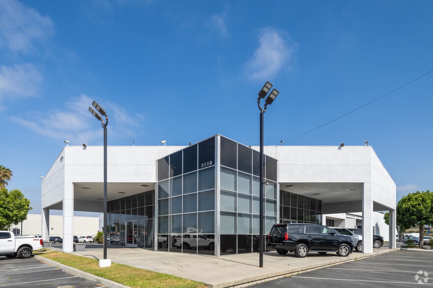 More Photos Of 8559 Artesia Blvd, Bellflower Auto Dealership For Sale