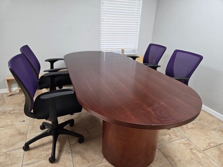 More Photos Of 143 N Oakwood Ave, Brandon Office For Lease