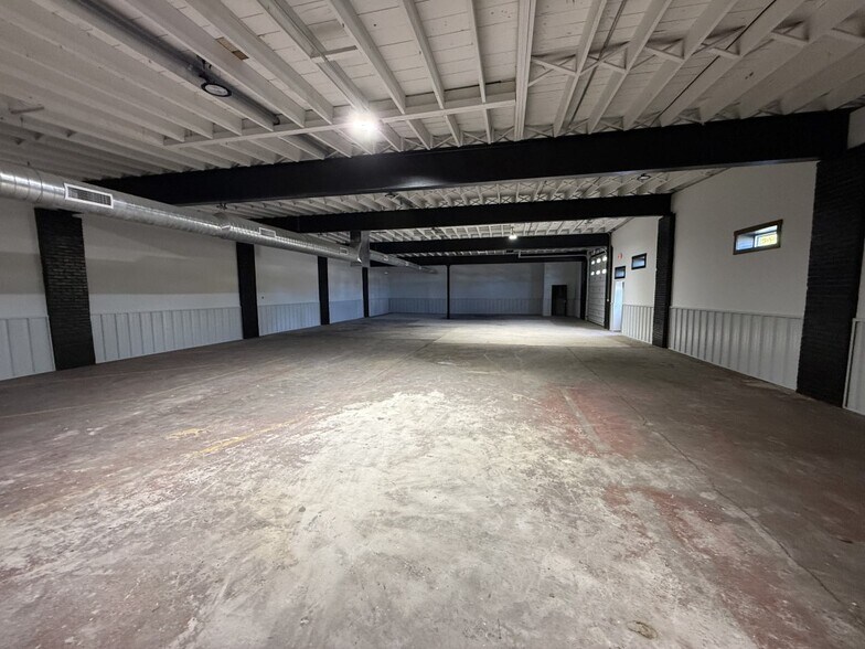 More Photos Of 1902 S Harrison St, Fort Wayne Warehouse For Sale