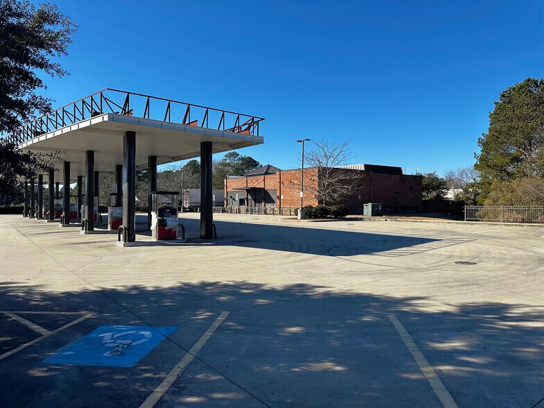 More Photos Of 1690 Benvenue Rd, Rocky Mount Freestanding For Sale