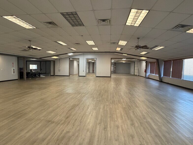 More Photos Of 139 New Hope Rd, Lawrenceville Warehouse For Sale