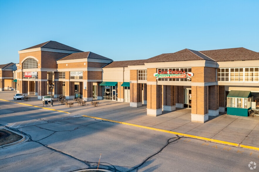 More Photos Of 1405 Capitol Dr, Pewaukee Storefront For Lease