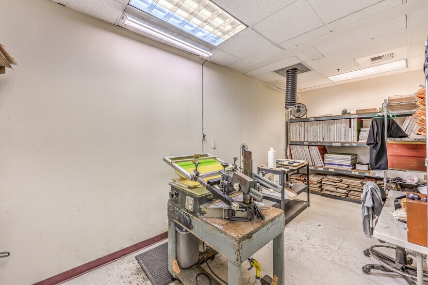 More Photos Of 2455 W Cheyenne Ave, North Las Vegas Light Manufacturing For Lease