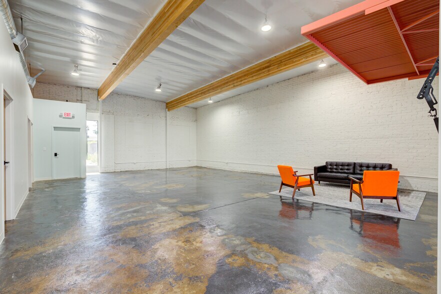 More Photos Of 2616 W Jefferson Blvd, Los Angeles Showroom For Sale