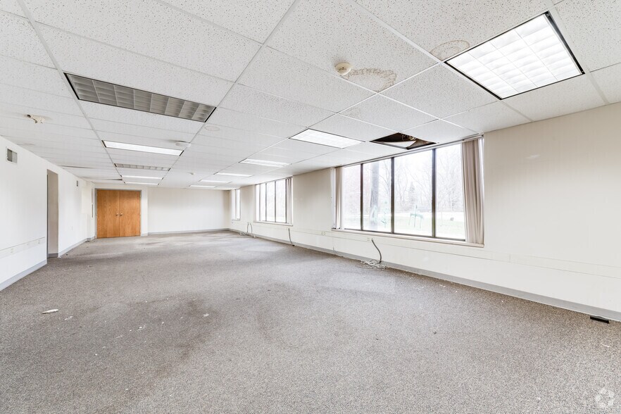 More Photos Of 1121 River St, Lansing Distribution For Lease