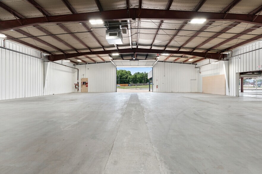 More Photos Of 1511 W Broadway St, Ardmore Auto Dealership For Sale
