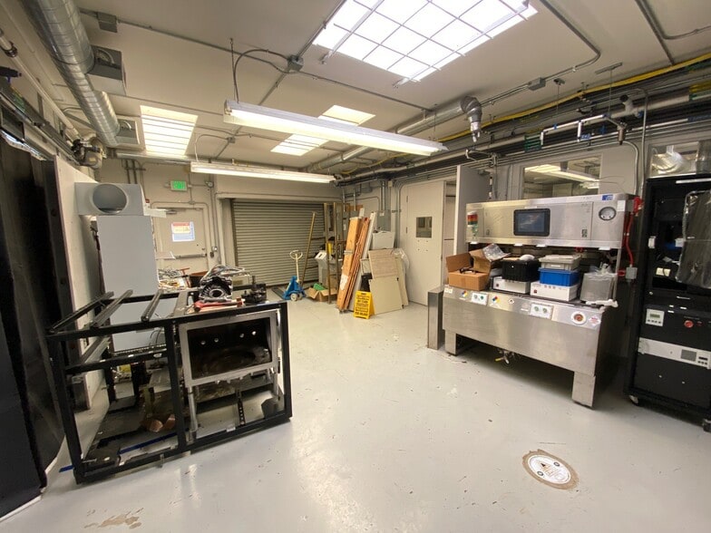 More Photos Of 323 N Nopal St, Santa Barbara Warehouse For Lease