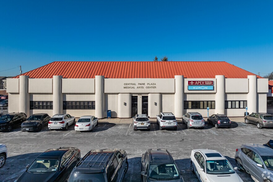 More Photos Of 700-760 Old Country Rd, Plainview Medical For Lease